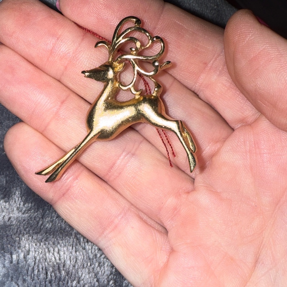 Gold Reindeer Brooch-Pre loved. Beautiful piece.